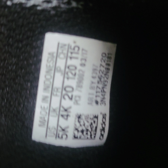 Black Adidas shoes for toodler - Picture 4 of 5